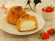 生クリーム仕立てのあまおう苺のシュークリーム 価格：本体 ９８円