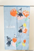 【ムーミン「リトルミイフェア」シリーズ】「のれん」2,200円／MOOMINのロゴやリトルミイのリボンは刺繍で表現　※2026年2月末発売予定