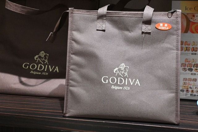 【ゴディバ】冷凍商品を購入した際に役に立つゴディバのオリジナル保冷バッグ