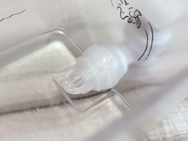 キャップをつけて時計回しに回します