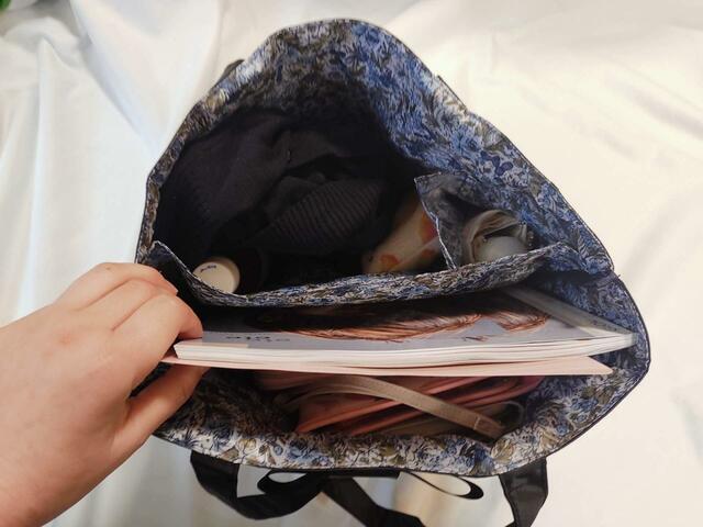 A4サイズのファイル、雑誌などもラクラク入る