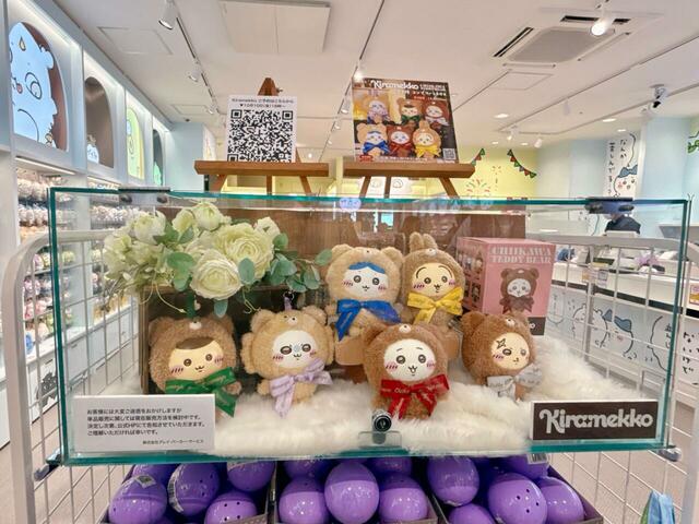 10月10日より「ちいかわマーケット」にて予約受注販売がスタートする「Kiramekko Teddy Bear」が飾られていました!【ちいかわらんど 原宿店】
