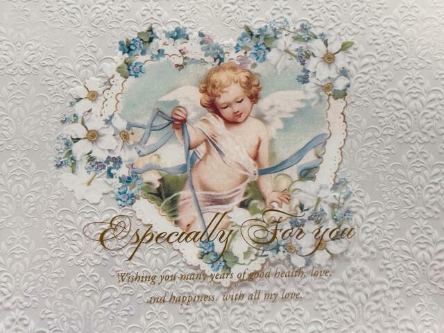 レースのハートの額縁にお花やリボン、天使のイラストがロマンチック！