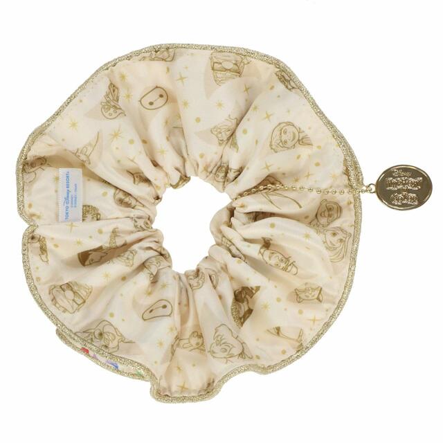 シュシュ 1,800円｜東京ディズニーランド新パレード「ディズニー・ハーモニー・イン・カラー」グッズ｜東京ディズニーリゾート40周年“ドリームゴーラウンド”｜発売日：2023年7月10日（月）｜販売店舗：東京ディズニーランド「グランドエンポーリアム」