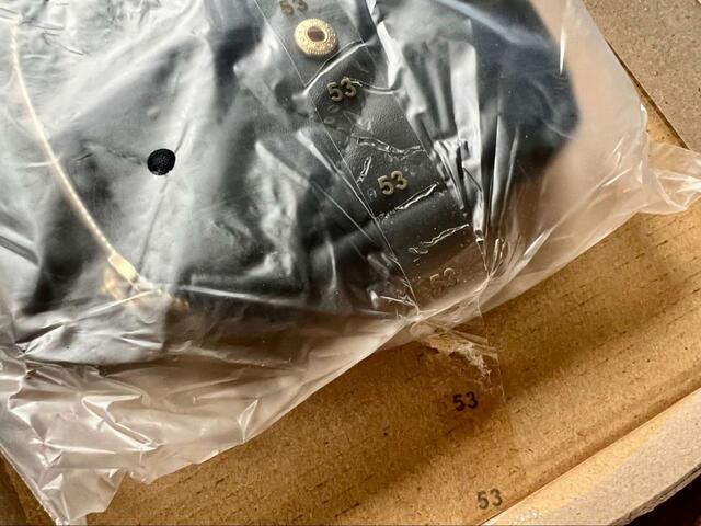 【宝島社 CLATHAS スマホポーチBOOK】テープで止められているので中でずれたりしません