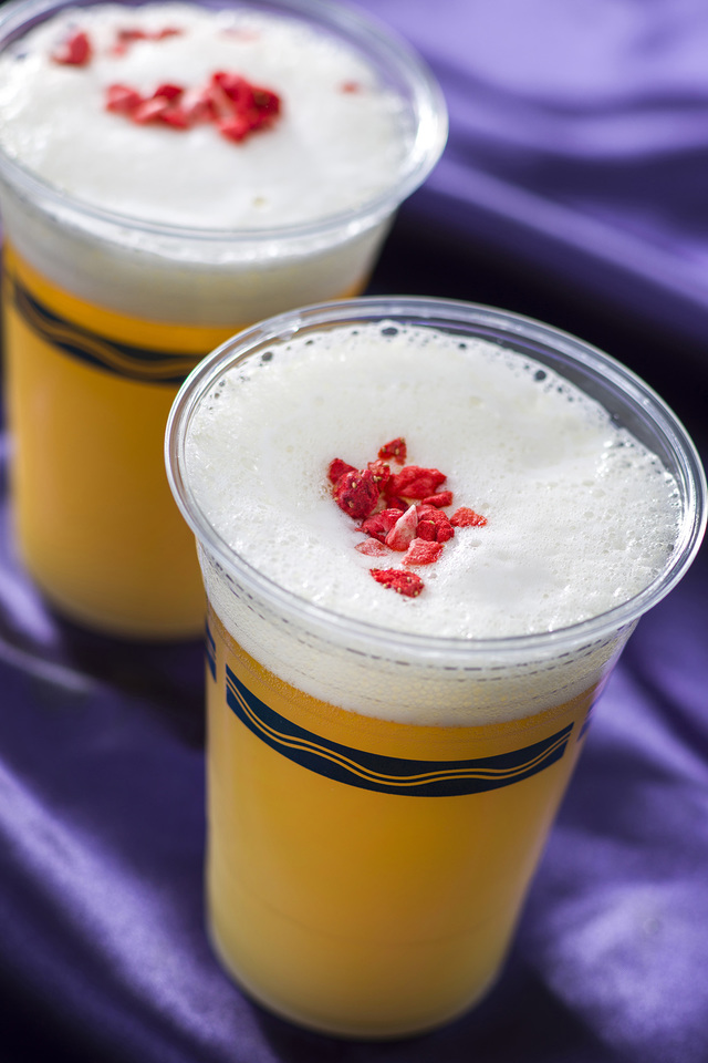 ビアカクテル（サワーホワイト） 680円｜ニューヨーク・デリ｜東京ディズニーシー「ディズニー・ハロウィーン」2018