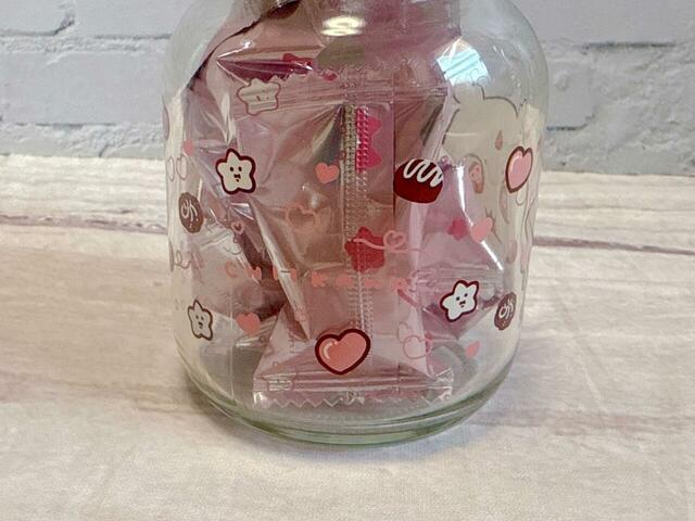 星やハート、チョコなどのファンシーな柄入り