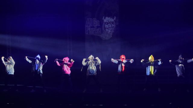 梅棒 11th STAGE 『ラヴ・ミー・ドゥー!!』より　© 飯野高拓[梅棒]