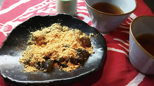 もつ鍋 寅屋（河原町）  自家製わらびもち　518円