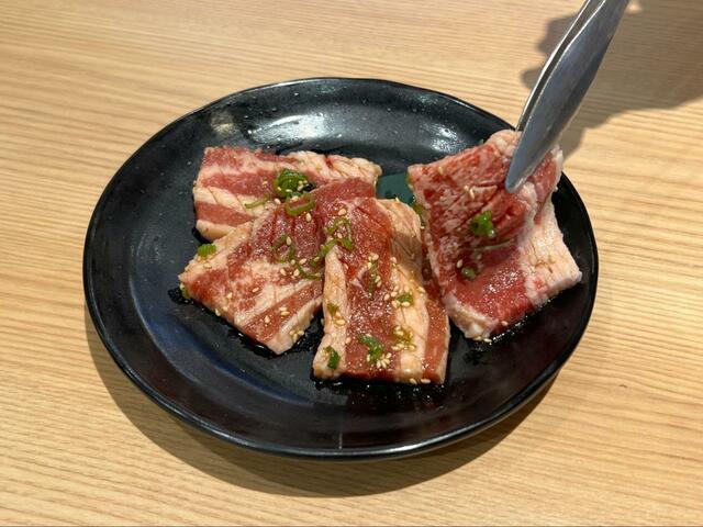 【安楽亭　ワイルドカルビ】分厚いカットが特徴のワイルドカルビ