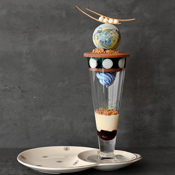 写真に収めた後は隣の受け皿でゆっくり味わって