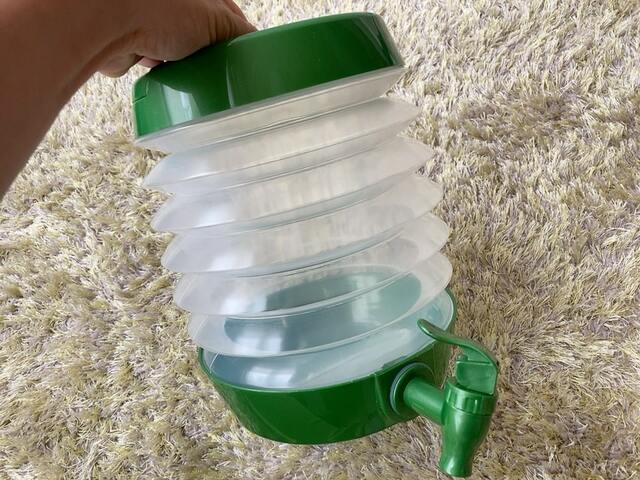 【ダイソー 折りたたみポリタンク 3.5L】満タンにすると蓋が取れやすいので注意