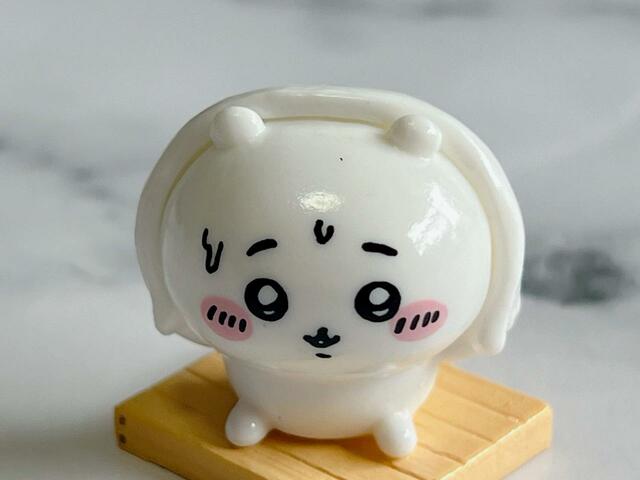 小さな手でタオルを持って頭を拭いているちいかわ、かわいすぎませんか？！