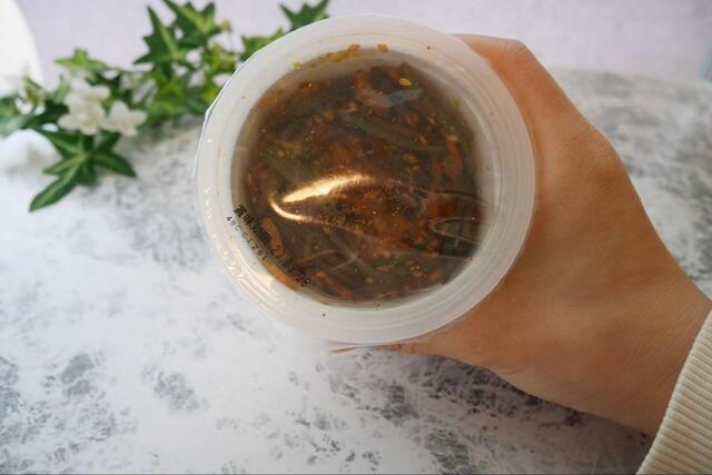 【3COINS+plus お米屋さんが作った 本格ビビンバ】フィルムを少しはがしてチンするだけ