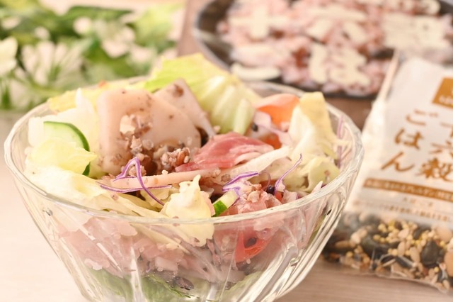 【雑穀サラダ】十六穀ごはんのぷちぷちとした食感がおいしい！