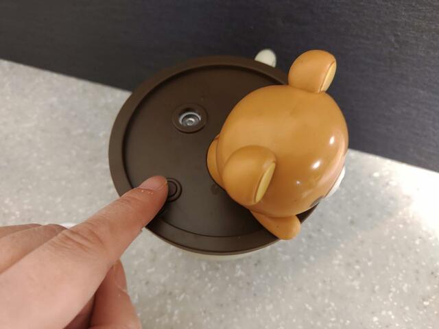【リラックマ コーヒーカップでだららん加湿器】電源ボタンを押すだけ