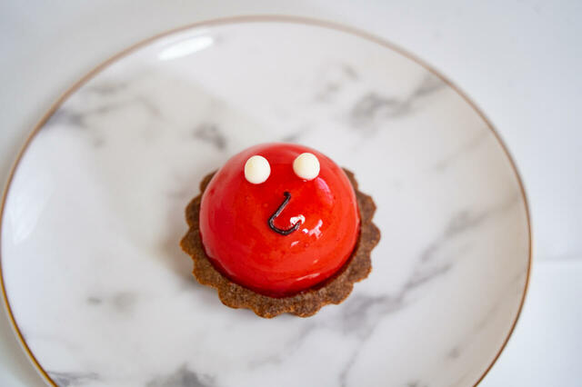 ミッキーマウス：ホワイトチョコホイップクリームのタルト｜銀座コージーコーナー＜ミッキー＆フレンズ＞お花見パーティー（8個入）3,132円