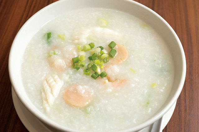 中華粥 香港ロジ 渋谷桜丘町店　海鮮粥　 930円