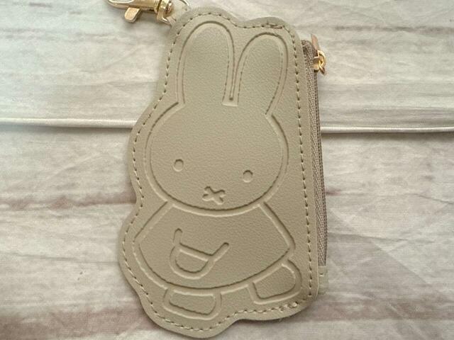 ダイカットデザインですが型押しなため、子供っぽくならないのがうれしい♪