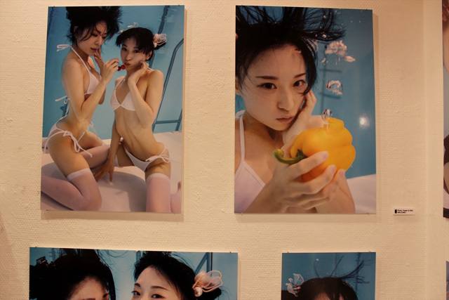 “水中×ニーソ”2人の女の子で2倍かわいい！