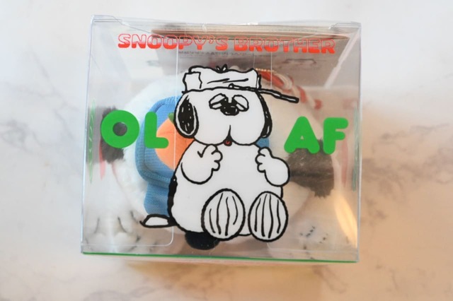 【『SNOOPY'S BROTHER OLAF 鏡餅オラフのぬいぐるみチャーム BOOK』（宝島社）】外装天面にはオラフの姿が