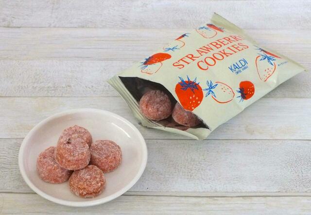 【カルディいちごバッグセット】いちご味の一口サイズのクッキー。優しい甘さが特徴です