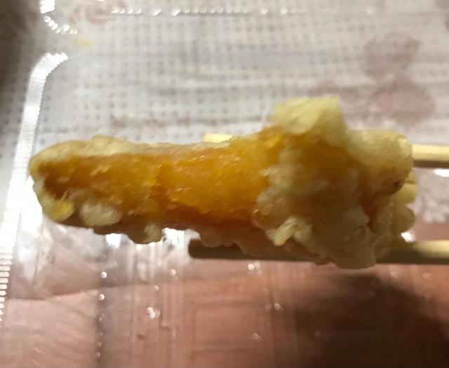 【はなまるうどん　焼き芋天】厚みがあって焼き芋感を感じられる天ぷらです