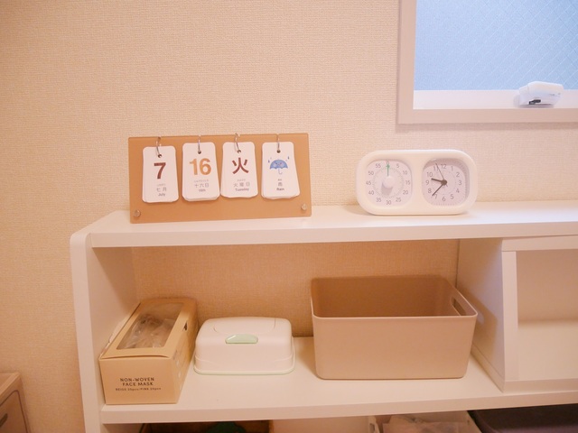 【ベルメゾン　伸縮できる腰高本棚 ・オープンラック】棚上にもいろいろ飾れて便利！