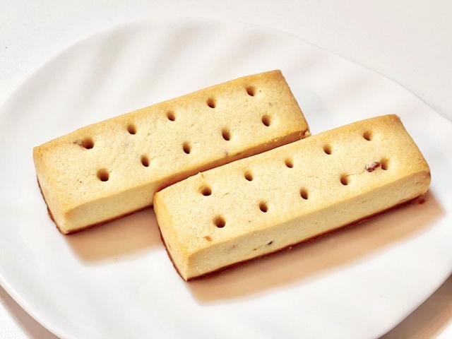 「カロリーメイト ブロック バニラ味」中身