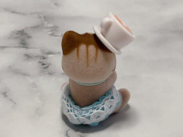 お座りポーズがかわいすぎる…！