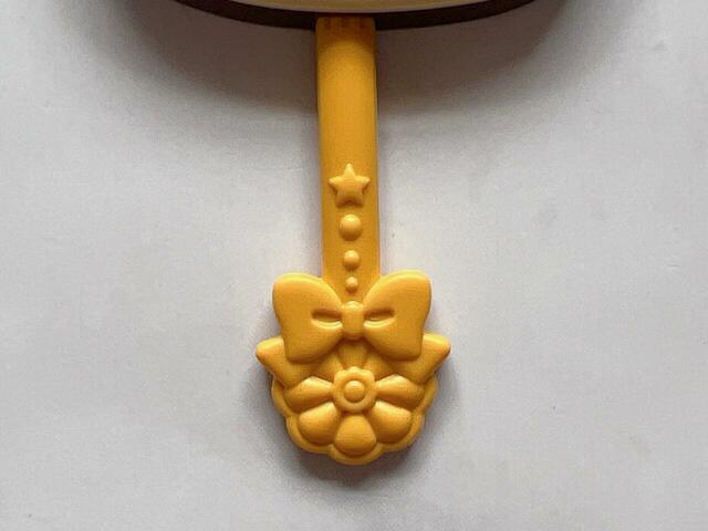 少し濃いイエローがリアルなロリポップチョコっぽい！