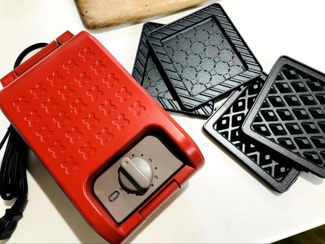 【アイリスオーヤマ　マルチサンドメーカー】鮮やかなカラーが映える