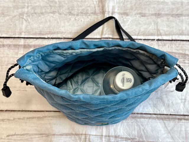 550mlのペットボトルがすっぽり収まるサイズ感