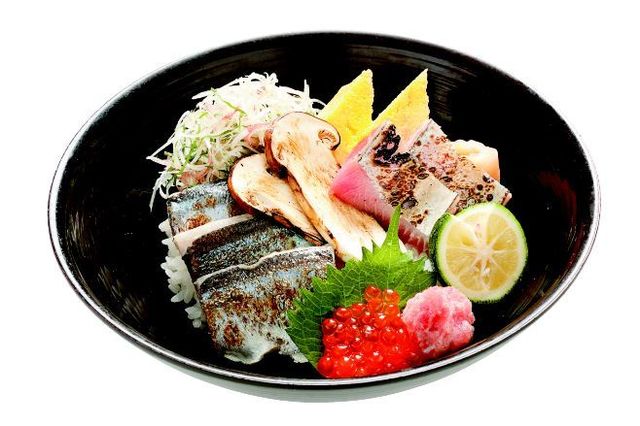 松茸と香味野菜の炙り秋刀魚丼