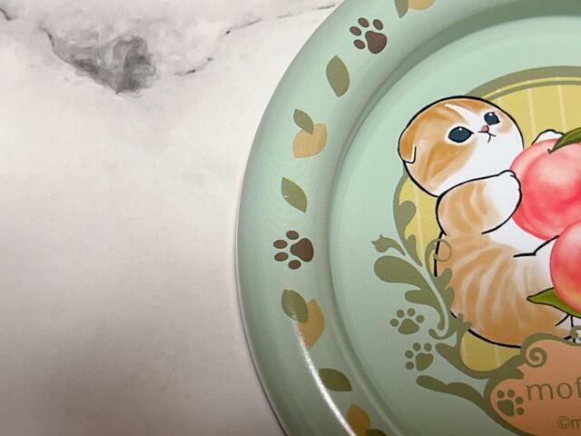 【mofusand サークルマルチトレイ2】トレイの縁の絵柄も、カラーによって異なります