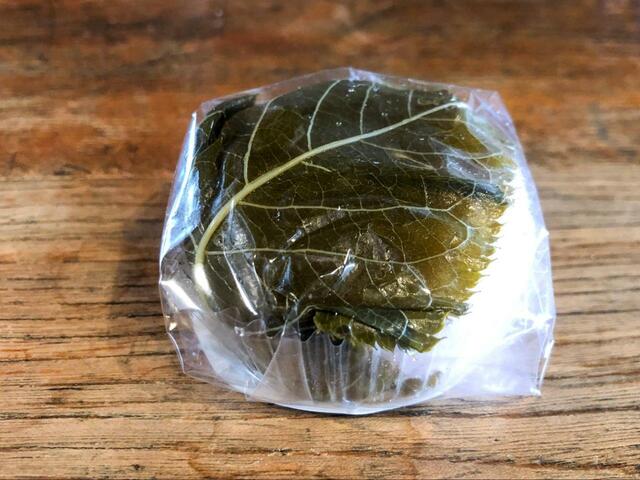 【シャトレーゼ　大島桜の桜餅】桜もつも春を代表する和菓子ですね