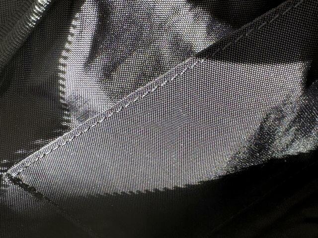 【GU リアルレザーボディバッグ】ポケットには小物を入れるのがおすすめ