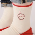 【ちいかわ×靴下屋】レイヤード風ソックスにさりげなく線画の刺繍が両外側に入った靴下
