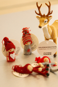 フェルトニッセ：100円　トナカイ：300円　Xmas ニッセ：２個で100円（左上から時計回り）