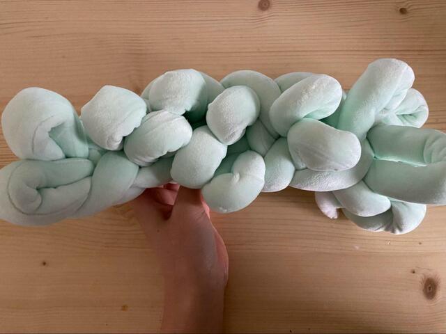 【マンドゥバッグ】両サイドから輪を出したら上に向かって編んでいきます