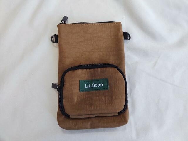 ショルダー、ストラップを取り外してミニポーチとしても使える