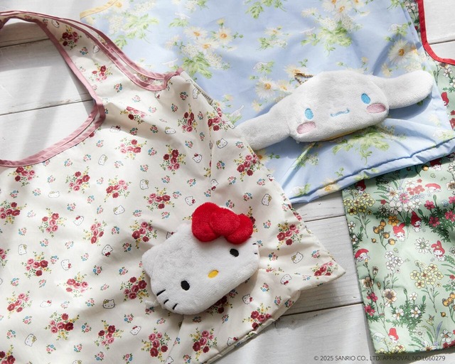 【ローラ アシュレイ×サンリオ】キャラクターのフェイス部分にバッグ本体を収められる一体型のトートバッグ