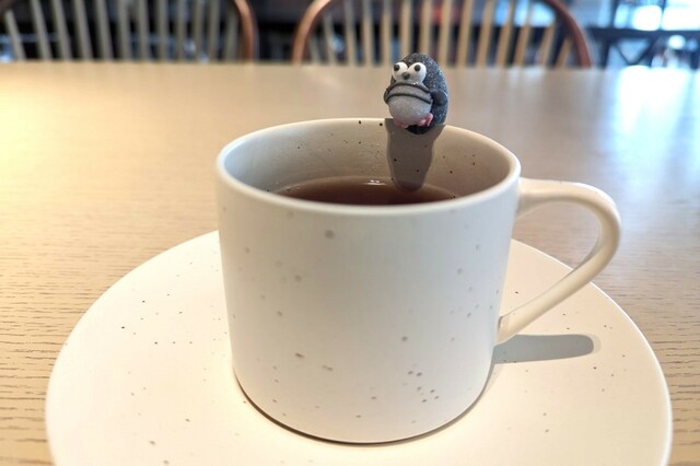 ハイアット セントリック 銀座 東京「すみだ水族館コラボアフタヌーンティー」のナイトアフタヌーンティーに付いている「ちょこんとマゼランペンギンシュガー」（数量限定）