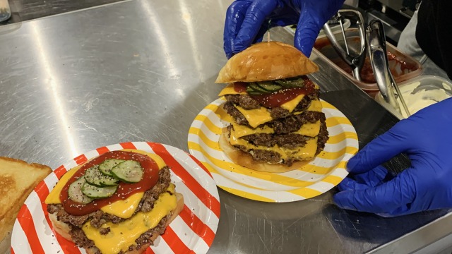 マウンテンはバンズをのせて完成!