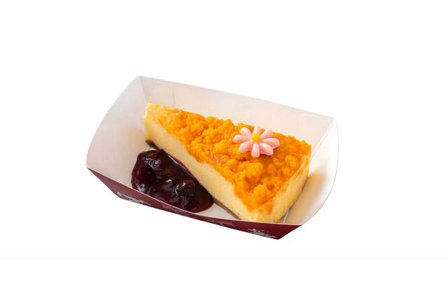 オレンジチーズケーキ、スーベニアプレート付き 1,070円|「ダッフィー&フレンズのフロム・オール・オブ・アス」スーベニア付きメニュー|東京ディズニーリゾート40周年“ドリームゴーラウンド”|発売日:2023年4月13日(木)|販売店舗:東京ディズニーシー「ケープコッド・クックオフ」