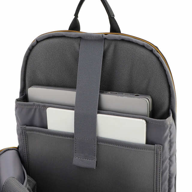 【コールマン】「アウトビズ ドーム 12L」クッション性の高いPCスリーブとタブレットスリーブを装備