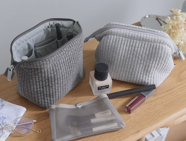 【ボンマモン「整理ができる ヌビ風 ワイヤーポーチ」】口元にワイヤーを入れることで、パカッと開いたままキープ！
