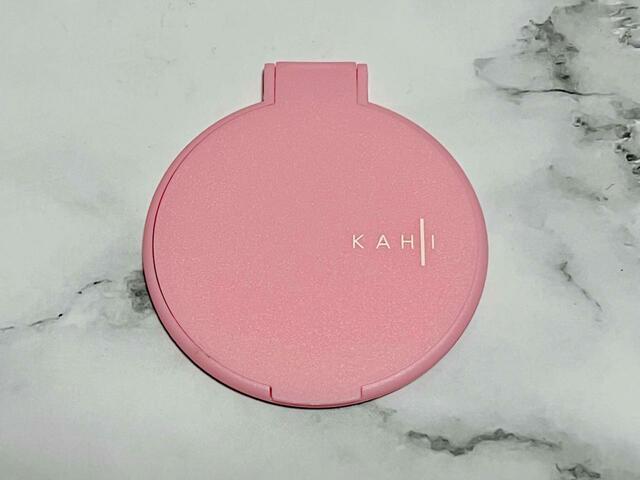 【KAHI PREMIUM BOOK vol.マルチバーム】ミラーはピンクにホワイトのロゴ入り