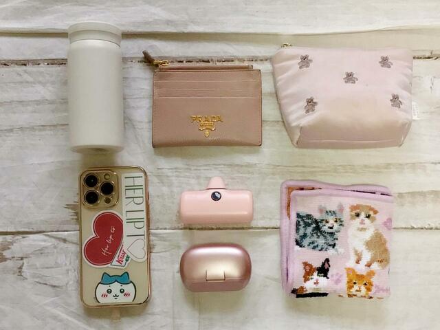 コンパクトサイズのタンブラーにすると、コスメポーチも収納可能