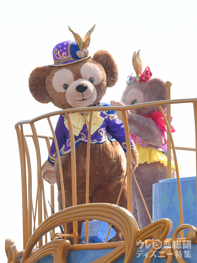 ダッフィーはミッキーとお揃い風!帽子やリボンの違いを見つけてみてね!